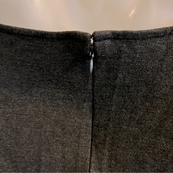 Ann Taylor Wide Boat Neck Short Sleeve Top Size Small in Dark Grey - Picture 3 of 8